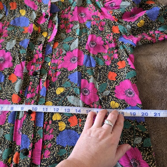 Hunter Bell Taylor Top Silk Floral Blouse Button Front Billow Sleeve Size L - Picture 13 of 16